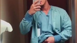 Junge Selfie-Flash-Shows der medizinischen Studentin
