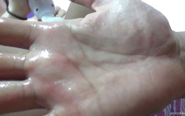 Squirting Fun: "Asta înseamnă că voi putea să ejaculez de acum înainte" - primul orgasm...