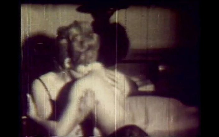 Vintage Usa: Neuvěřitelně divoký klasický lesbický sex