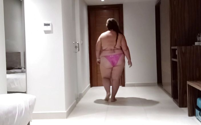 Nina Doll: Fashion bikini modeling catwalk BBW