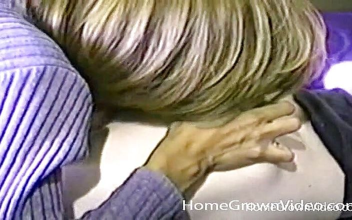 Homegrown Vintage: Talia extiende su coño para ser follada por Kevin