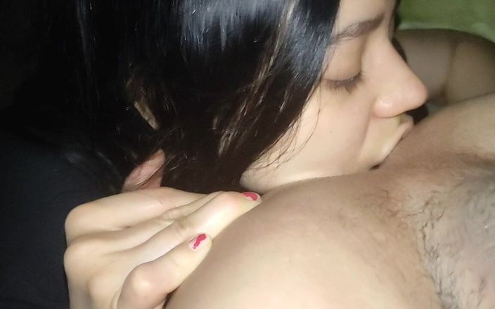 Milf latina n destefi: Deliciosa jovem beijando sua bunda