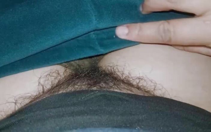 VersatileSex1: India hermanastra jugando con su mojado coño