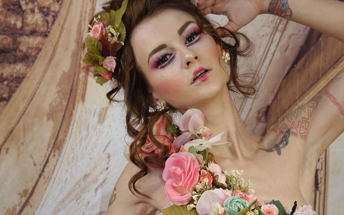 Bravo Models Media: 416 Adele Jednorožec růžová květinová cosplay panenka