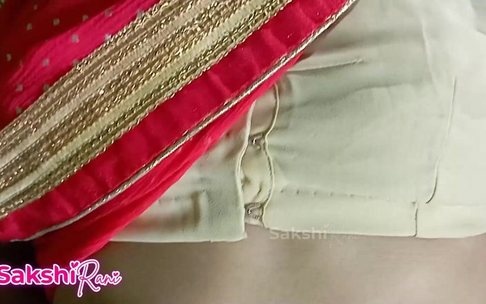 Sakshi Raniii: Indisk styvmamma som byter kläder knullade sin styvson i Saree
