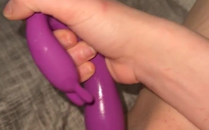 Kylie Hart: Vibrador de coelho para satisfazer Kylie