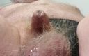 Very small cock: Tiny Dick se pișă și ejaculează