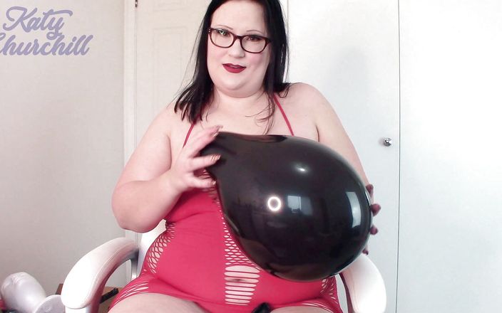 Katy Churchill: Femeie mare și țâțoasă suge baloane pentru iubit (non-pop)