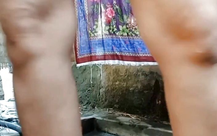 Modern Beauty: Бхабхи вощу ее киску во время ванны. Деревенская девушка показывает киску очень хорошо
