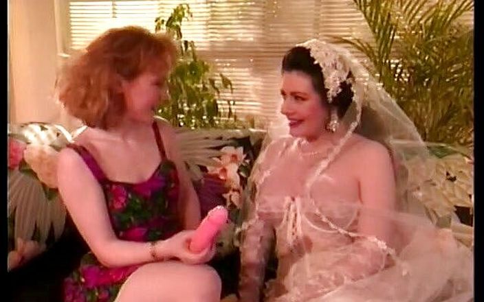 Lesbian Illusion: Jessica Rizzo и Amaerican, порно приключения невесты