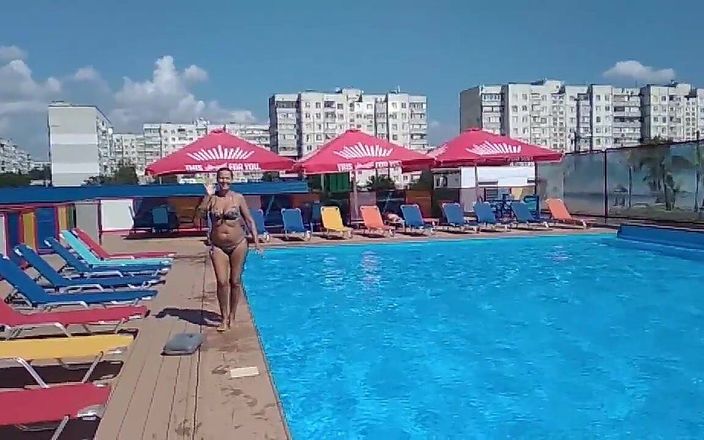 Lukerya: Come una casalinga sessualmente solitaria in vacanza in piscina impara...