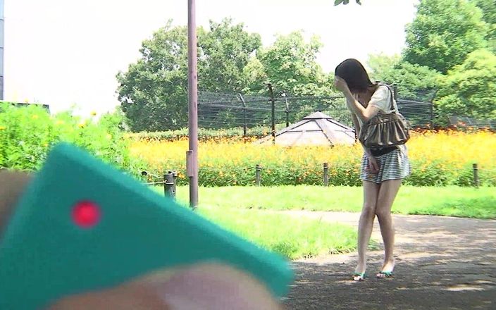 JapaneseAmateur: O fată slabă geme în timp ce o pulă uriașă îi forează...