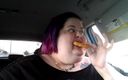 Ms Kitty Delgato: Je mange dans ma voiture, je fourre le gros ventre
