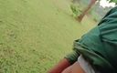 Wild Stud: Indisk pojke onanerar i en trädgård och ger enormt cumshot