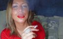 MILF MAFIA: Chav Inggris merokok dengan lipstik merah