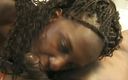 Alfacontent: Молодой чернокожей шлюшке с удивительной попкой выебали ее волосатую киску