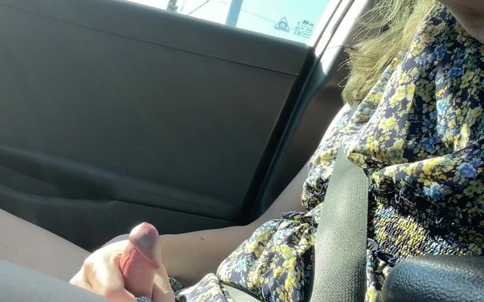 Raven Thorne: Raven masturba enquanto dirige no carro