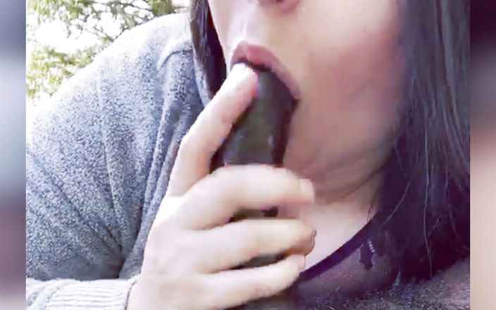 Oh God entertainment: Suculenta Samantha suge o pulă neagră într-un cimitir