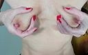Lola Belgium: Игра сисек с красными ногтями