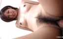 WWMAMM: Волосатой тинке Mina Kawai поглаживают клитор вибратором перед трахом