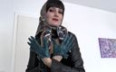 Lady Victoria Valente: POV: Интенсивное бензин кожаные перчатки нюхать, кончая на перчатки и лизать чисто