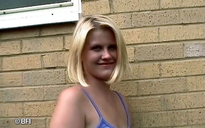 Pissing Girls: Nasty blonde gives a piss and gets a cumshot