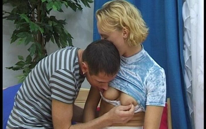 YOUR FIRST PORN: Blondýnka Nicola Will Richtig Gefickt Zu Werden - Blondýnka Nicola chce...