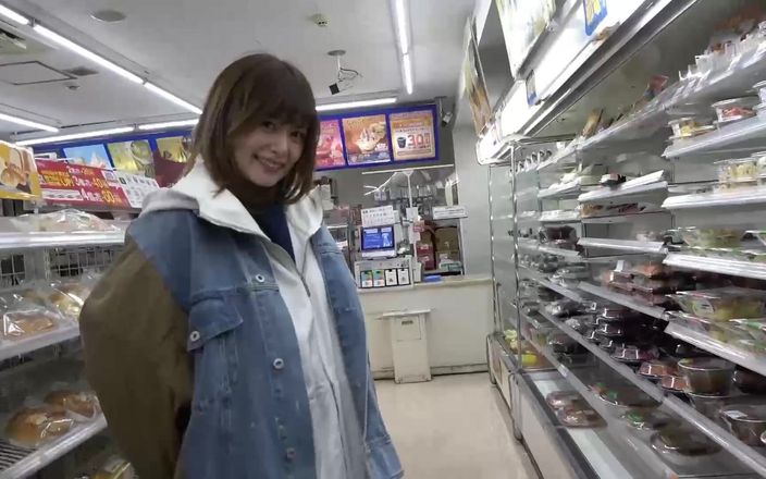 Strix: Hikaru Konno - Skådespelerska som specialiserar sig på creampies