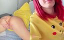 Sincroniah: Styvsyster med Pikachu hoodie blåser mig för att hjälpa henne...