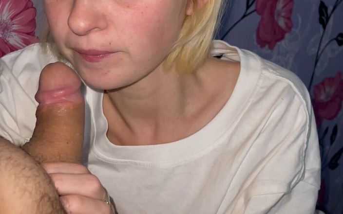 Team freeki: सुनहरे बालों वाली प्रेमिका मुझे लंड चुसाई दे रही है