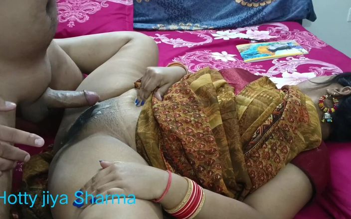Hotty Jiya Sharma: Desi stiefmoeder neukt met tiener stiefzoon tijdens het studeren!