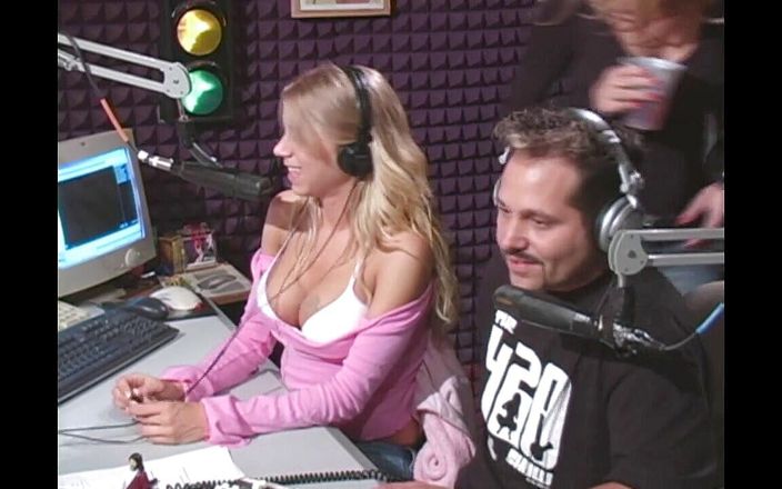 The Classic Archives: She seems to get turned on by the live broadcast