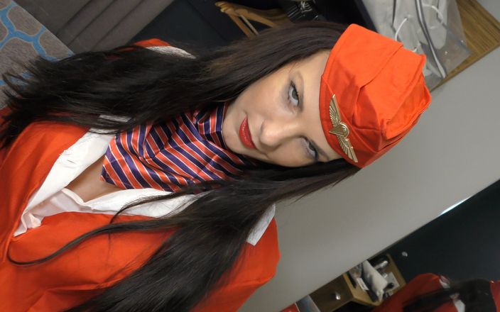 FakeflightAgent: Chique Britse stewardess neemt grote zwarte lul creampie