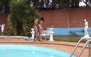 Vintage megastore: Czarny facet pieprzy chuda latynoska na basenie