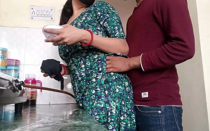 Your Priya DiDi: Vrouw lesbeerde haar dorst door in de keuken te neuken,...