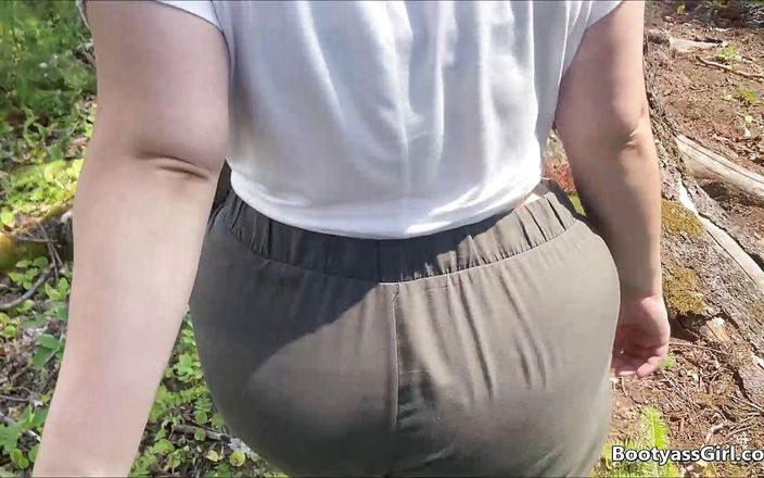 Booty ass Girl: PAWG fucked in the woods
