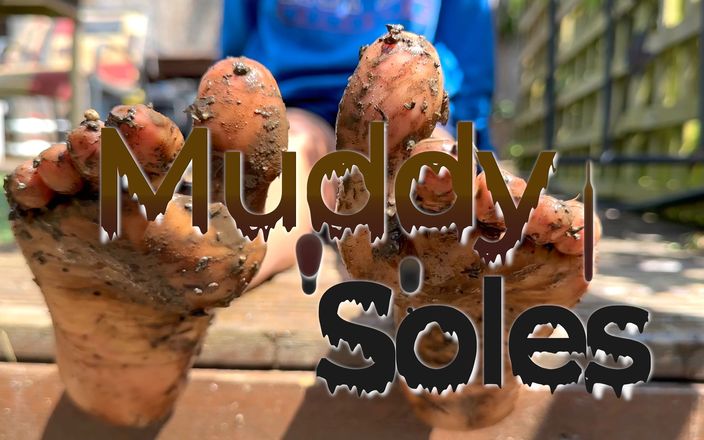 Wamgirlx: Muddy Soles - zabawa błotem między palcem w ogródku