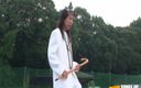 Pure Japanese adult video ( JAV): Группа японских девушек отсасывает нескольким мужикам и лизают их петки перед писсингом