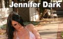 Edge Interactive Publishing: Jennifer Dark bikini hurken buiten plassen