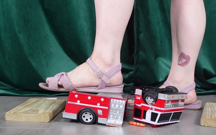 Deanna deadly: Toy Car Ambulance Crushed by Feet in Purple Sandals and...