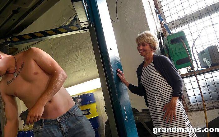 Grandmams: Snälla knulla mig innan du fixar min bil av mormor