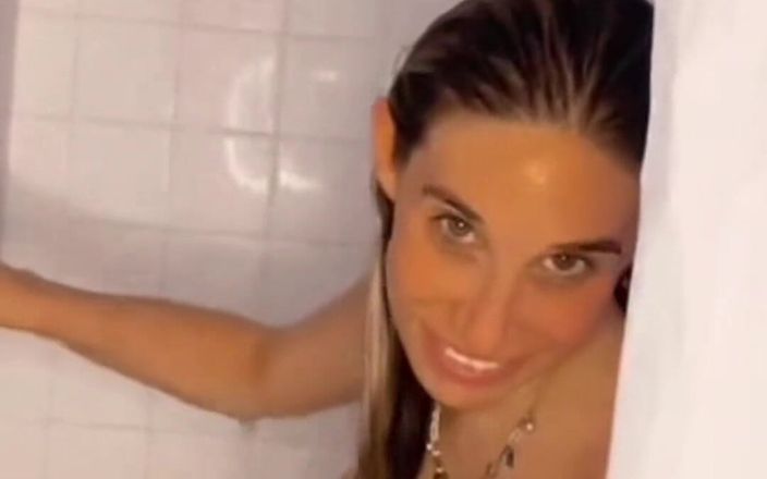 Sarah Starr 2020: Приймаю душ, поки мій чоловік і його друзі тусуються в будинку, немає великої угоди