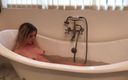 Erin Electra: La instrucciones de paja de Erin en el baño