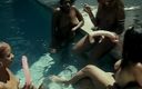Real Swingers: Geweldig zwembadfeestje met geile zwarte meiden