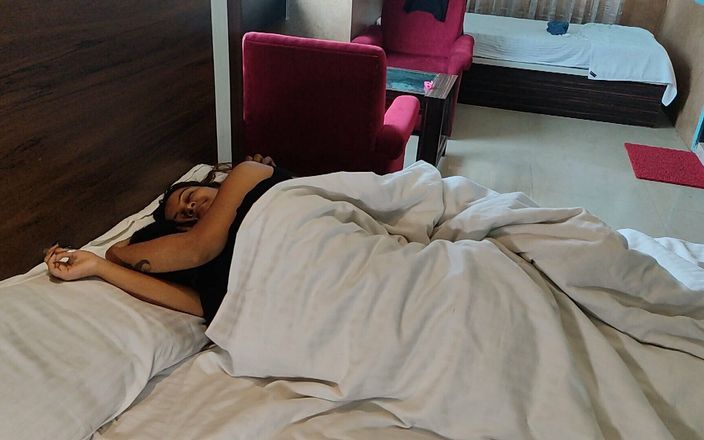 Bollywood porn: Il desiderio mattutino di una coppia porta a una sessione...