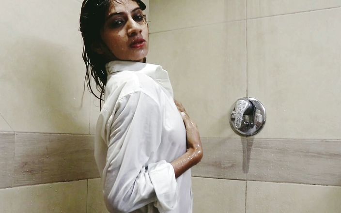 Indianjennifer: Nude shower