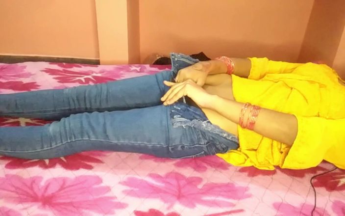 Housewife Geeta: Indická teenagerka byla přistižena při prstění kundičky a pak tvrdě...