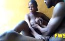 Shaadee: 큰 젖탱이로 두꺼운 보지를 보여주는 아프리카 소녀