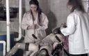 Bizare & Extreme: Zrzavá teenagerka se tvrdě udělá z vosku a stroje