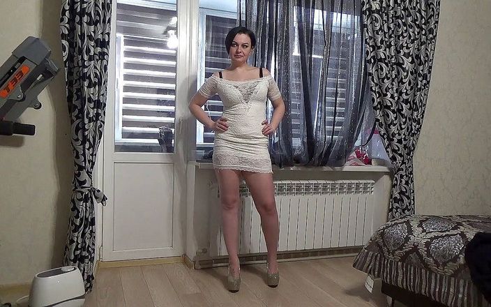 Sexy Milf: Cea mai sexy ținută a mea N2 Modelând o rochie mică...